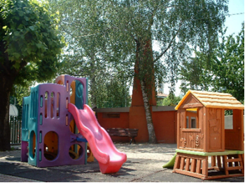 Giardino con giochi
